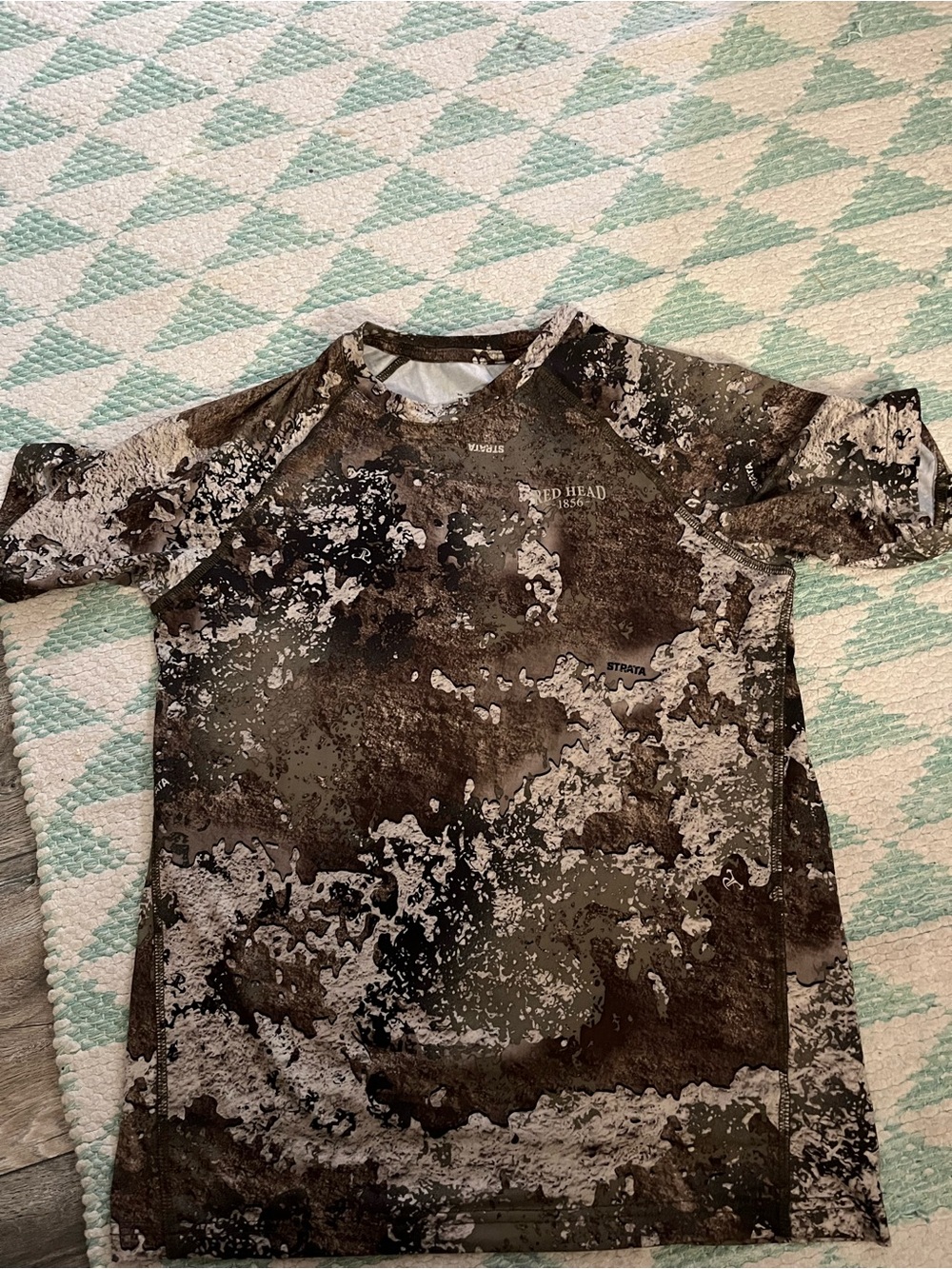 RedHead hunting Short Sleeve Camo Tee in Brown and Tan